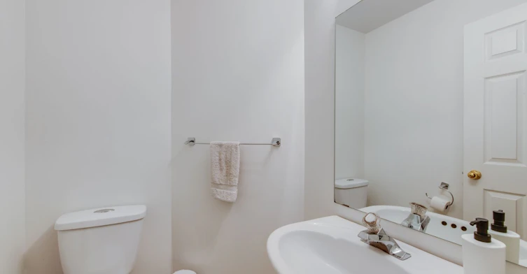 15 Whistle Post Street, Toronto, ON, M4E 3W7 - 13