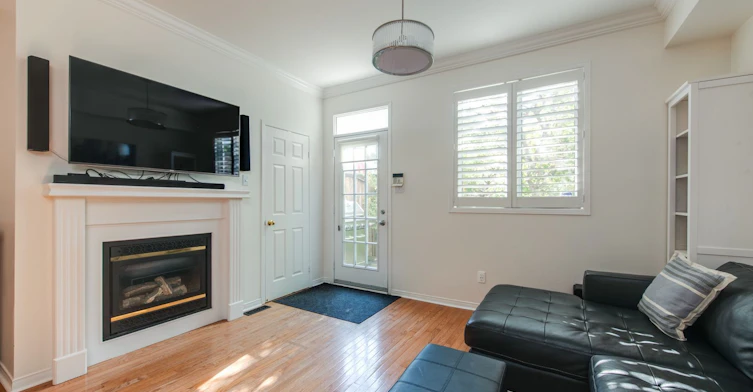 15 Whistle Post Street, Toronto, ON, M4E 3W7 - 11