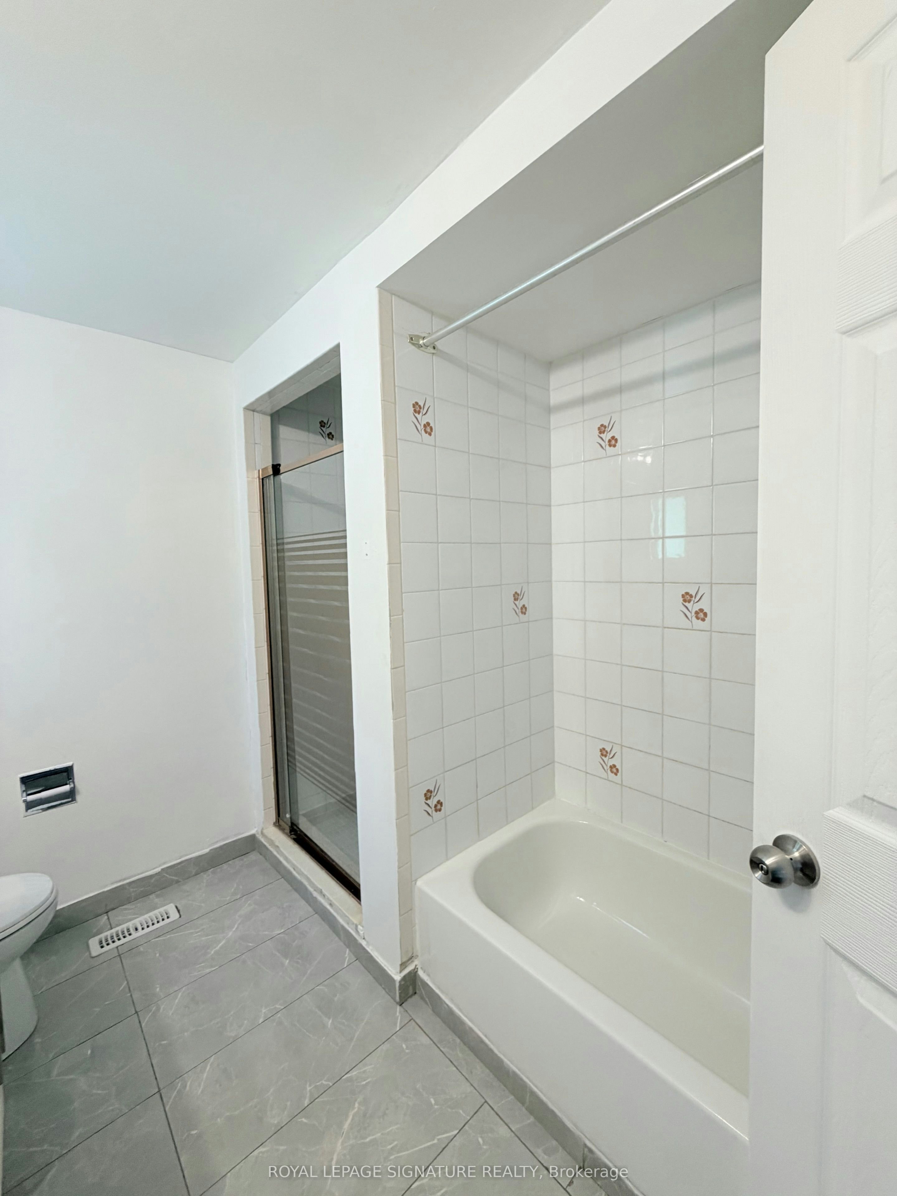 Main and Upper-41 Broadbridge Drive, Toronto, ON, M1C 3K5 - 24