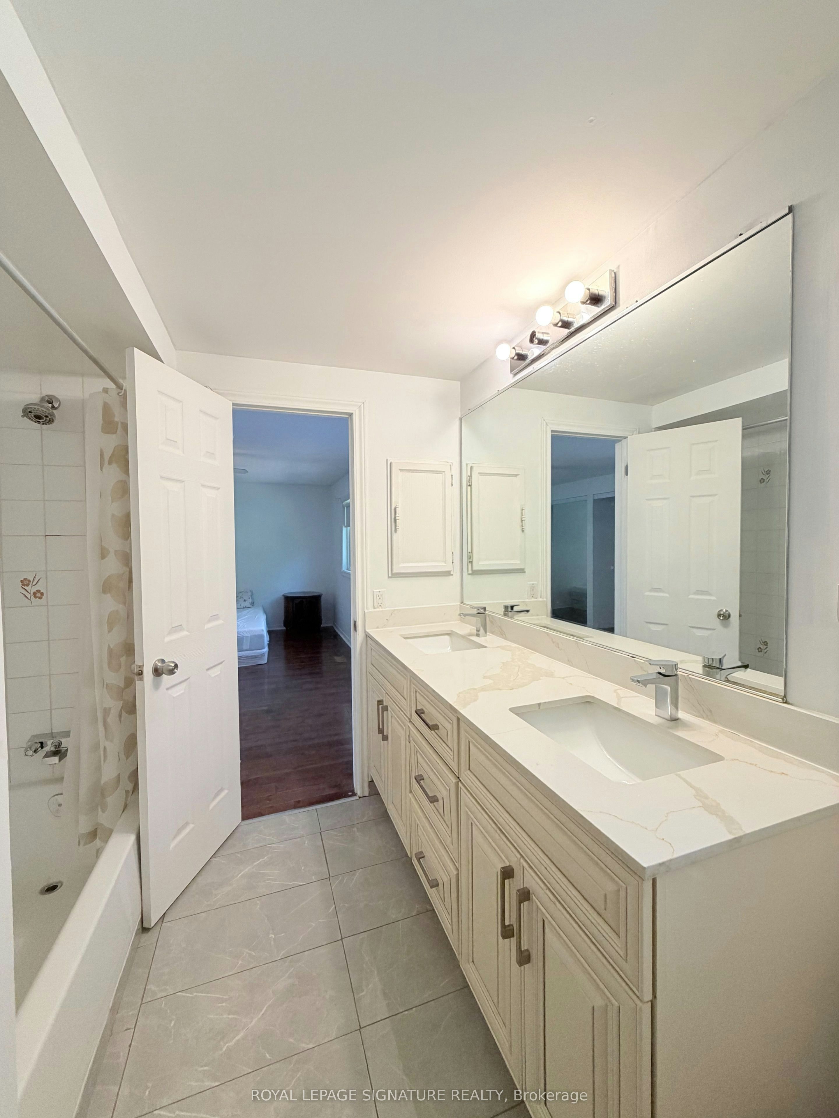 Main and Upper-41 Broadbridge Drive, Toronto, ON, M1C 3K5 - 25