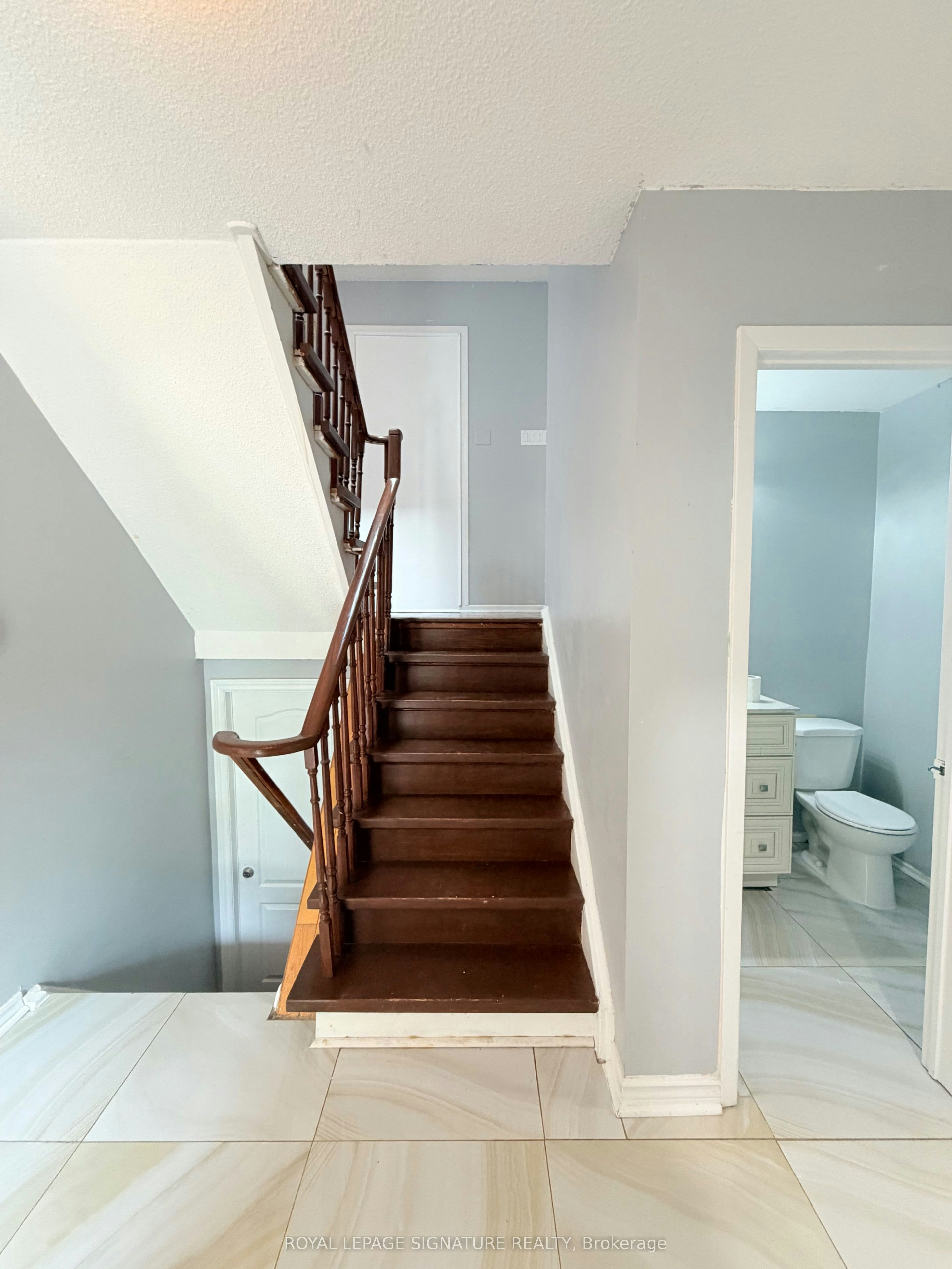 Main and Upper-41 Broadbridge Drive, Toronto, ON, M1C 3K5 - 5