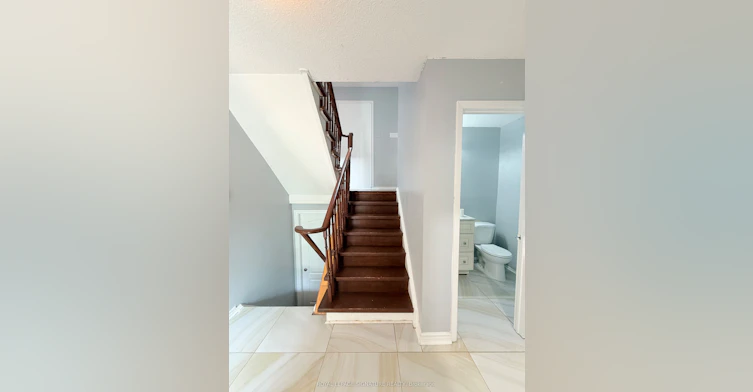 Main and Upper-41 Broadbridge Drive, Toronto, ON, M1C 3K5 - 5