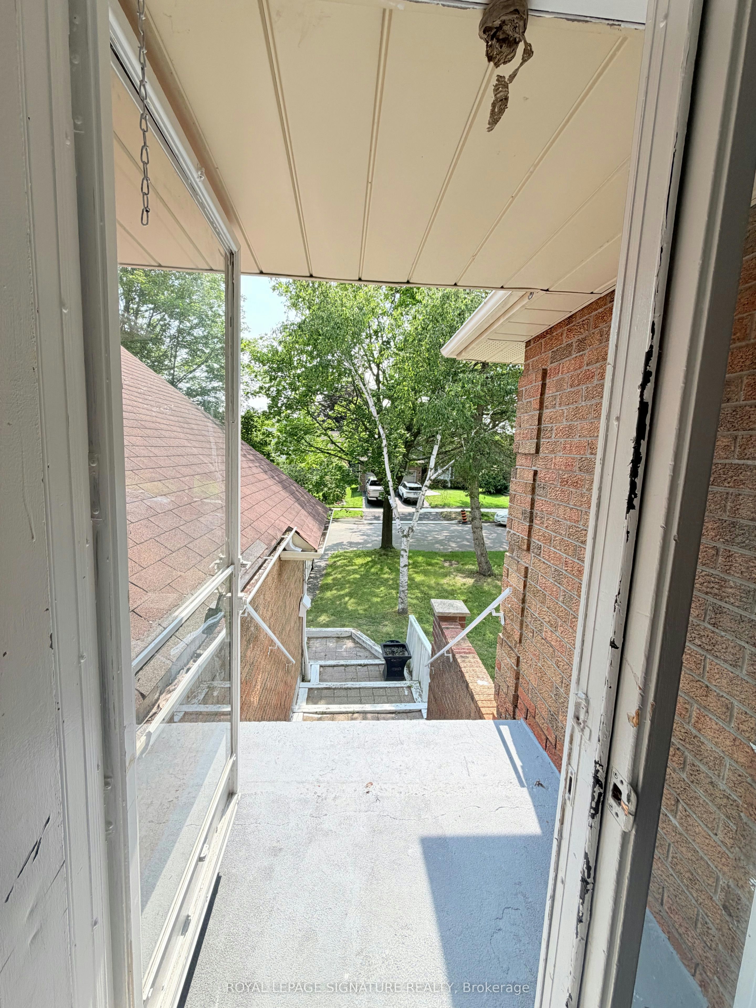 Main and Upper-41 Broadbridge Drive, Toronto, ON, M1C 3K5 - 4
