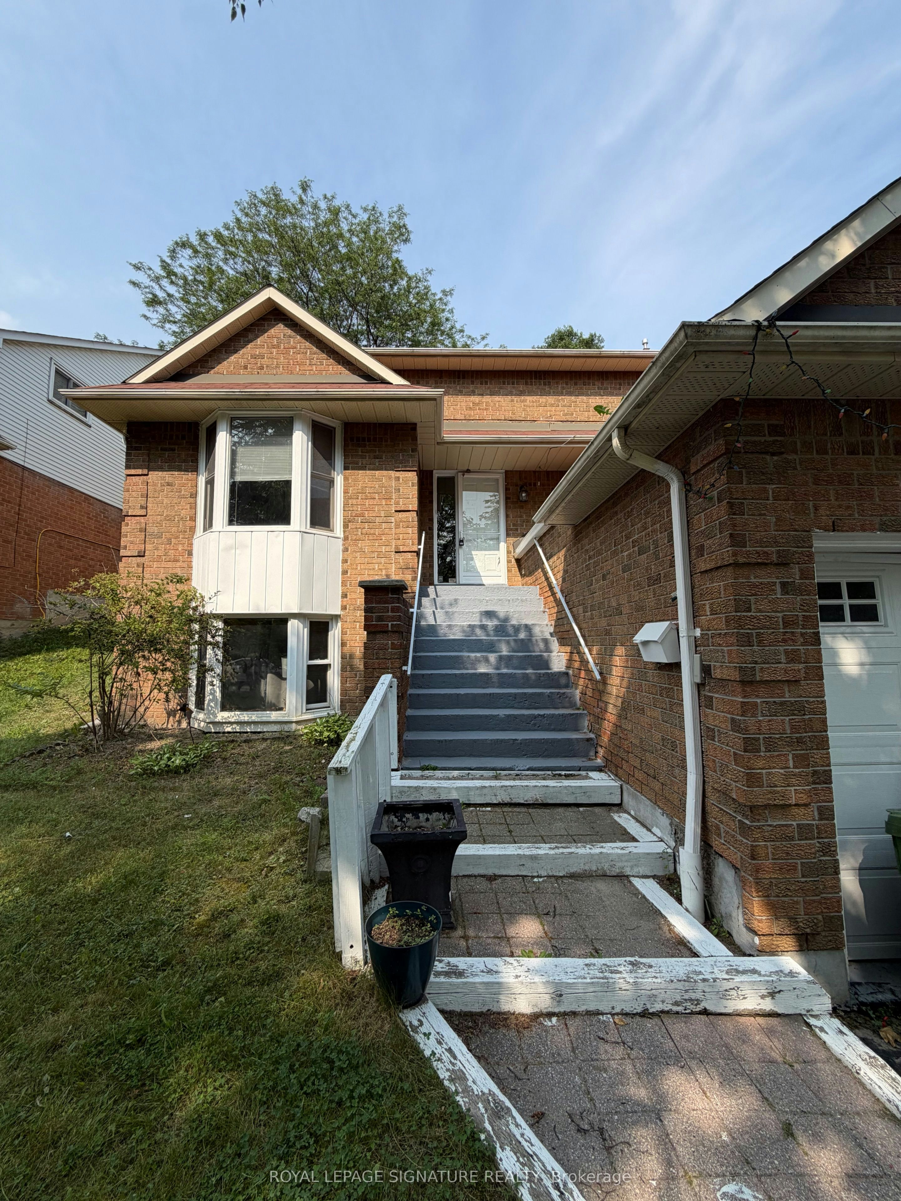 Main and Upper-41 Broadbridge Drive, Toronto, ON, M1C 3K5 - 2