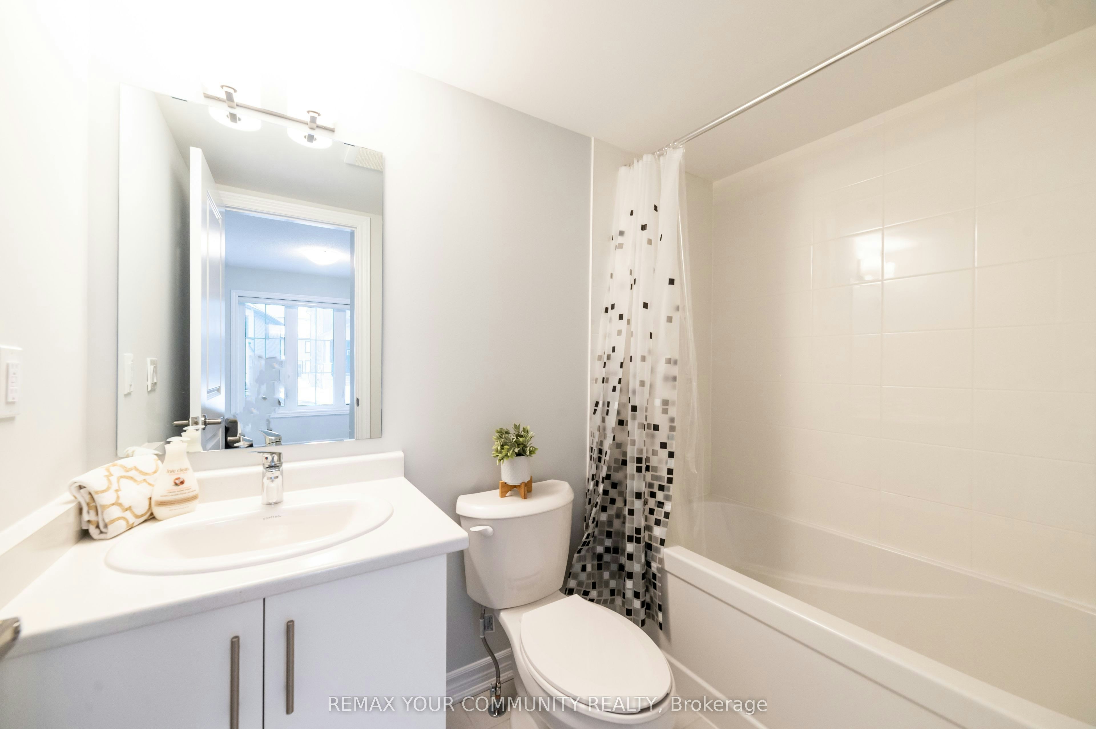 1028 Dyas Avenue, Oshawa, ON, L1H 8L7 - 5