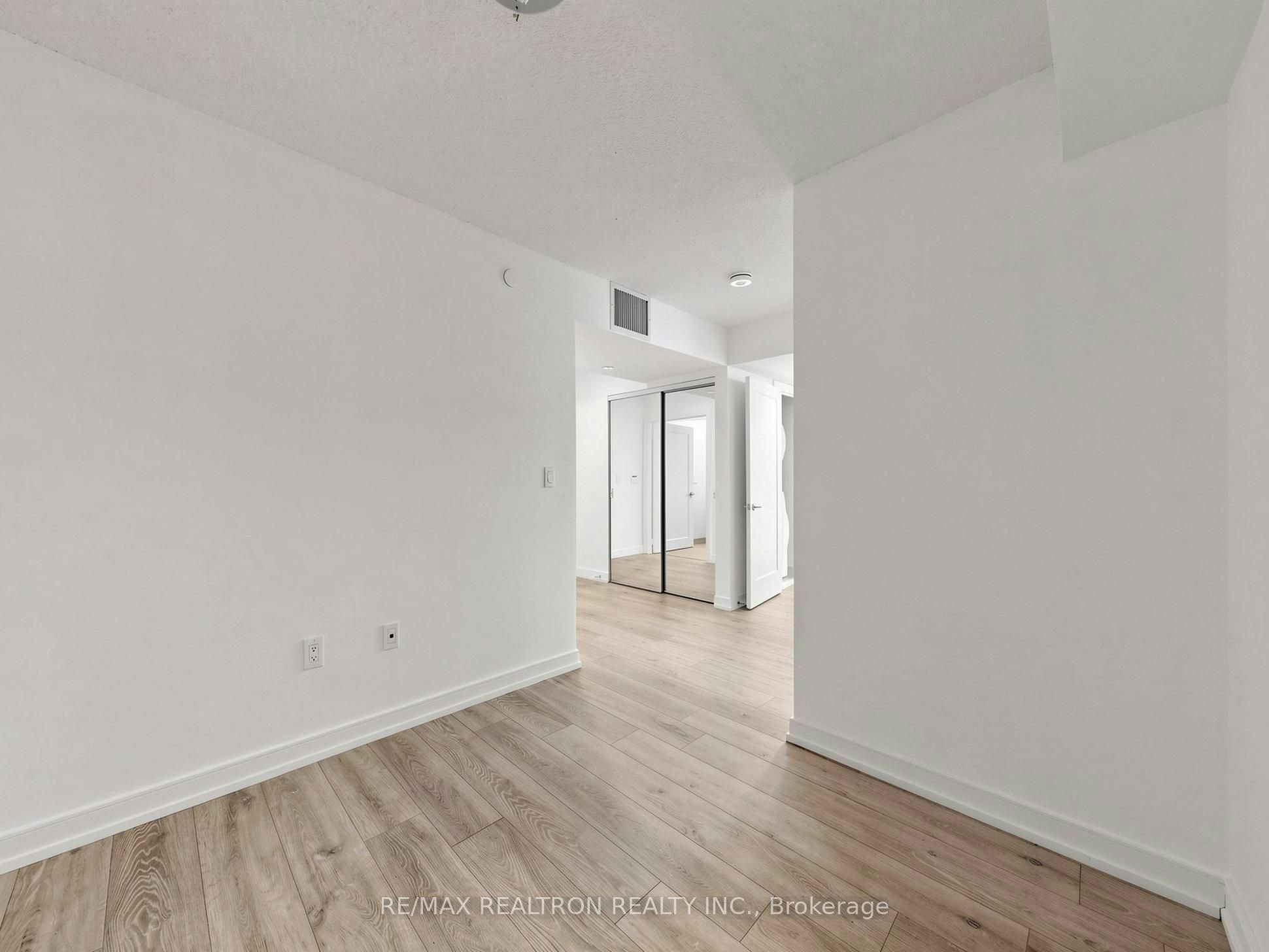 2507-225 Village Green Square, Toronto, ON, M1S 0L3 - 23