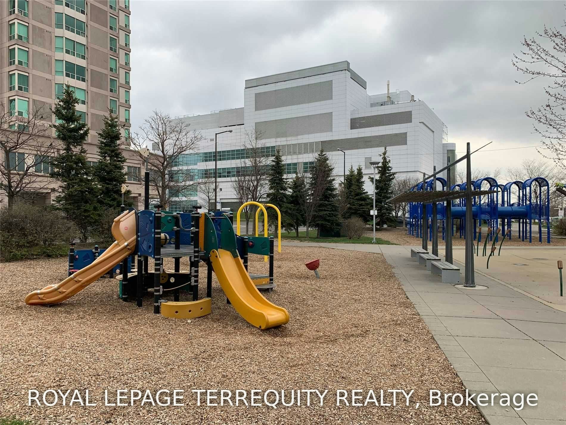 Th108-36 Lee Centre Drive, Toronto, ON, M1H 3K2 - 12