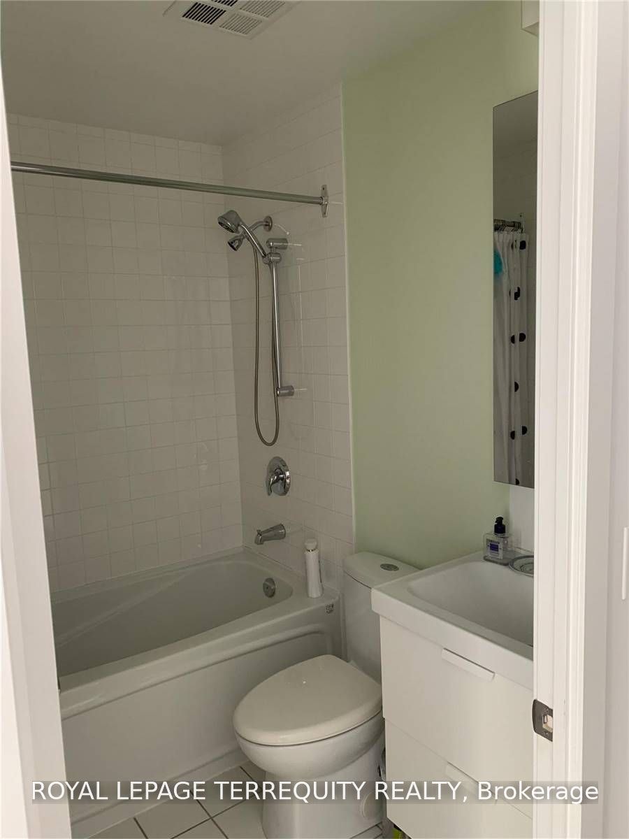 Th108-36 Lee Centre Drive, Toronto, ON, M1H 3K2 - 11