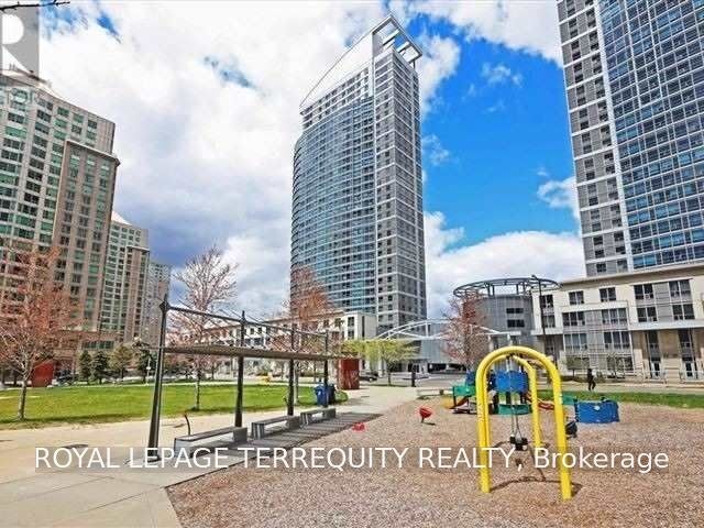 Th108-36 Lee Centre Drive, Toronto, ON, M1H 3K2 - 2