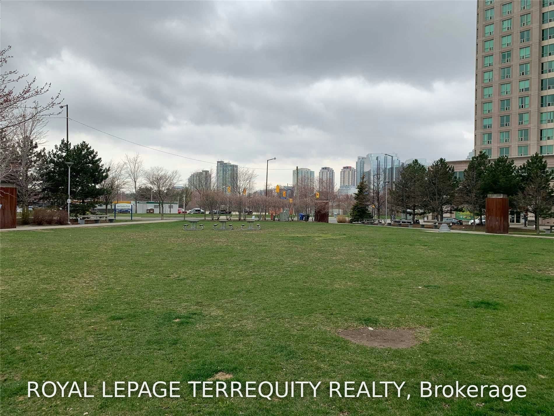 Th108-36 Lee Centre Drive, Toronto, ON, M1H 3K2 - 14