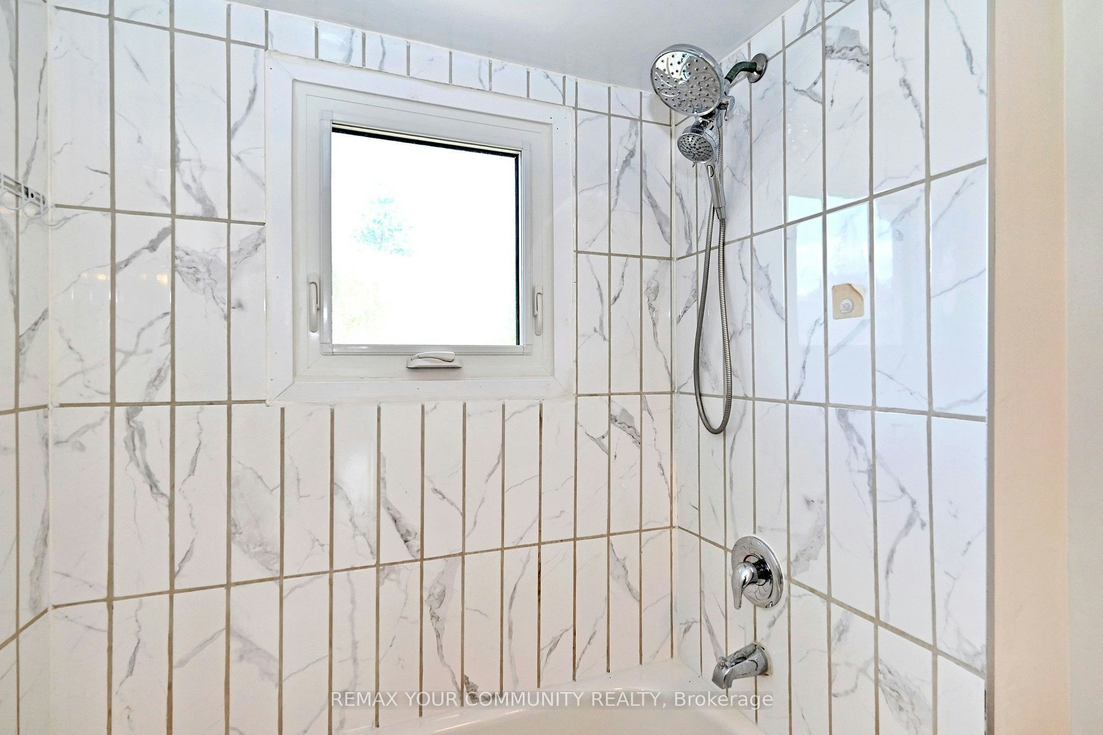 35 Dakin Drive, Ajax, ON, L1T 2R8 - 35