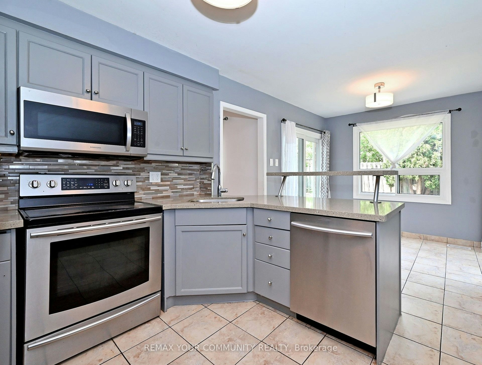 35 Dakin Drive, Ajax, ON, L1T 2R8 - 4