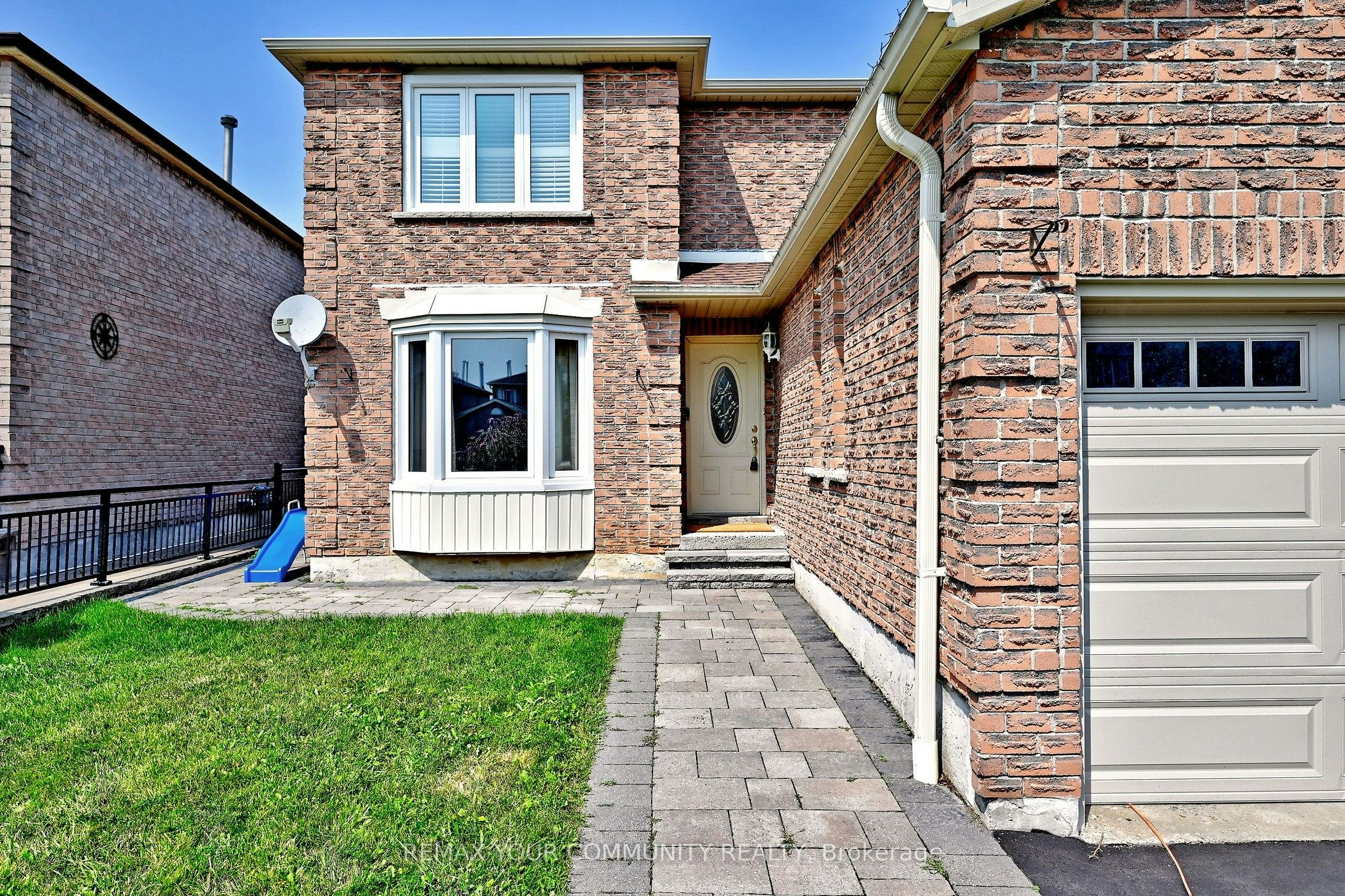35 Dakin Drive, Ajax, ON, L1T 2R8 - 3