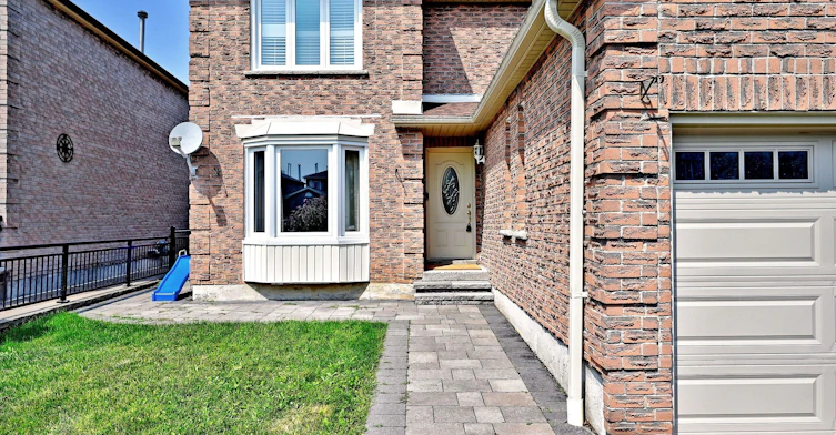 35 Dakin Drive, Ajax, ON, L1T 2R8 - 3