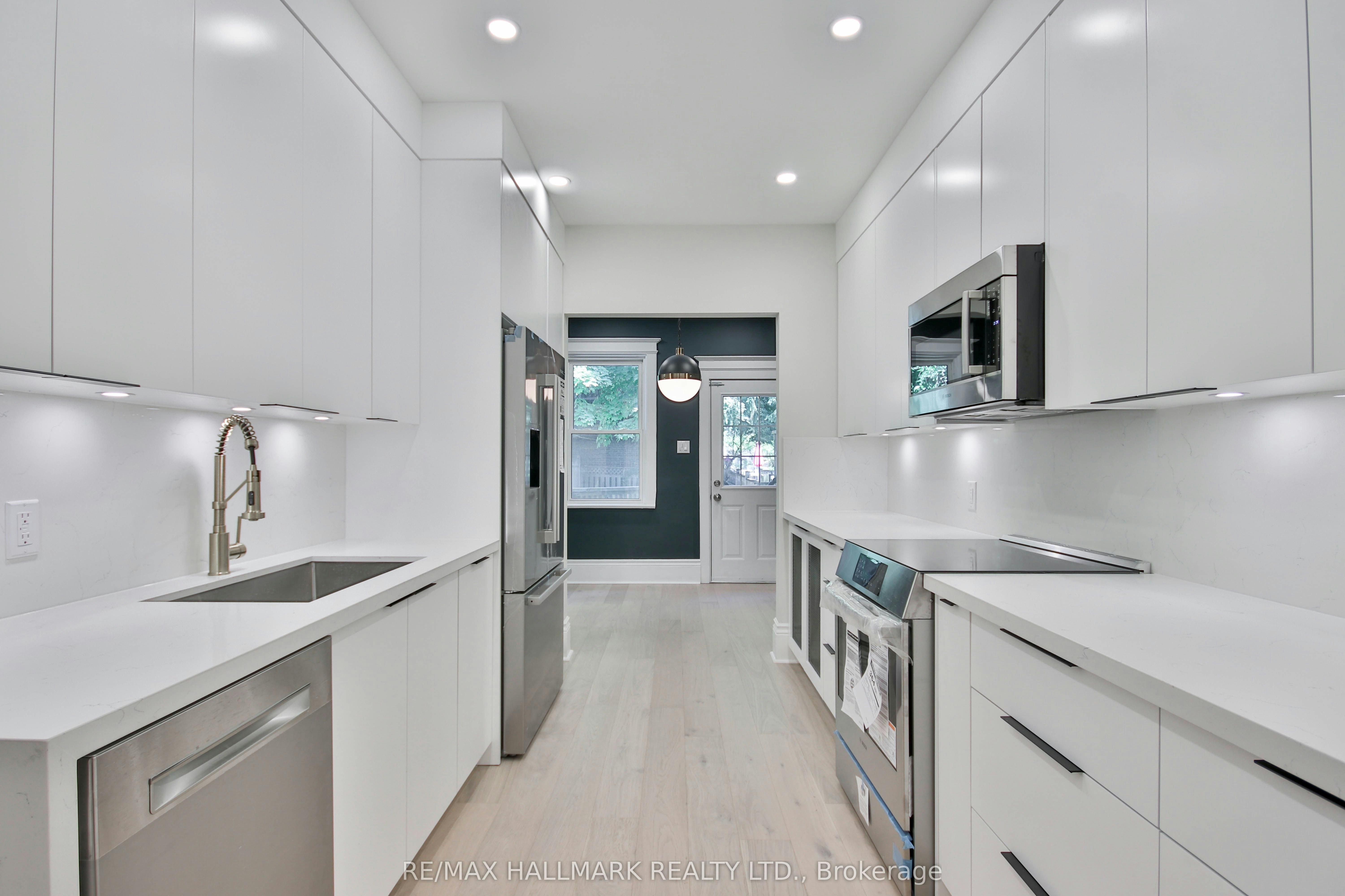 Main Fl-639 Broadview Avenue, Toronto, ON, M4K 2N9 - 16