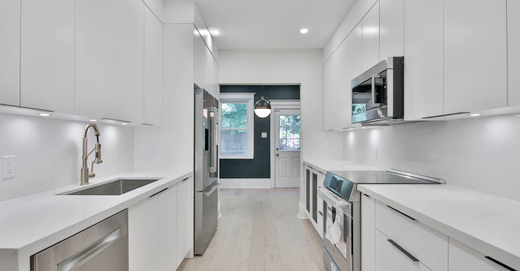 Main Fl-639 Broadview Avenue, Toronto, ON, M4K 2N9 - 16