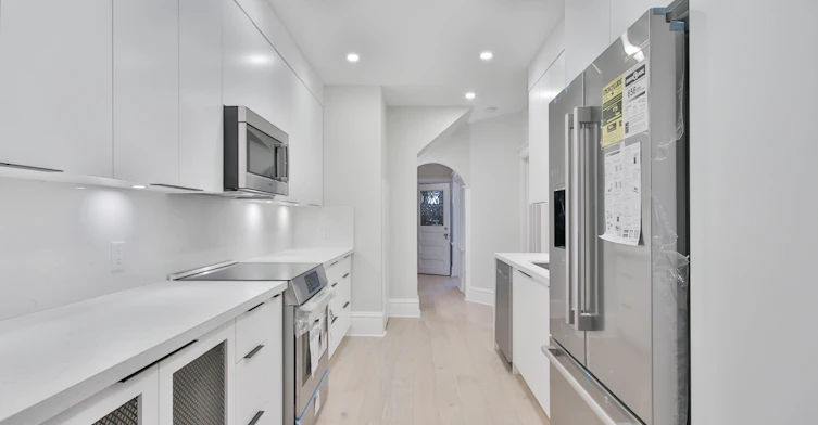 Main Fl-639 Broadview Avenue, Toronto, ON, M4K 2N9 - 20