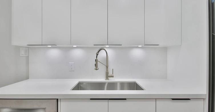 Main Fl-639 Broadview Avenue, Toronto, ON, M4K 2N9 - 18
