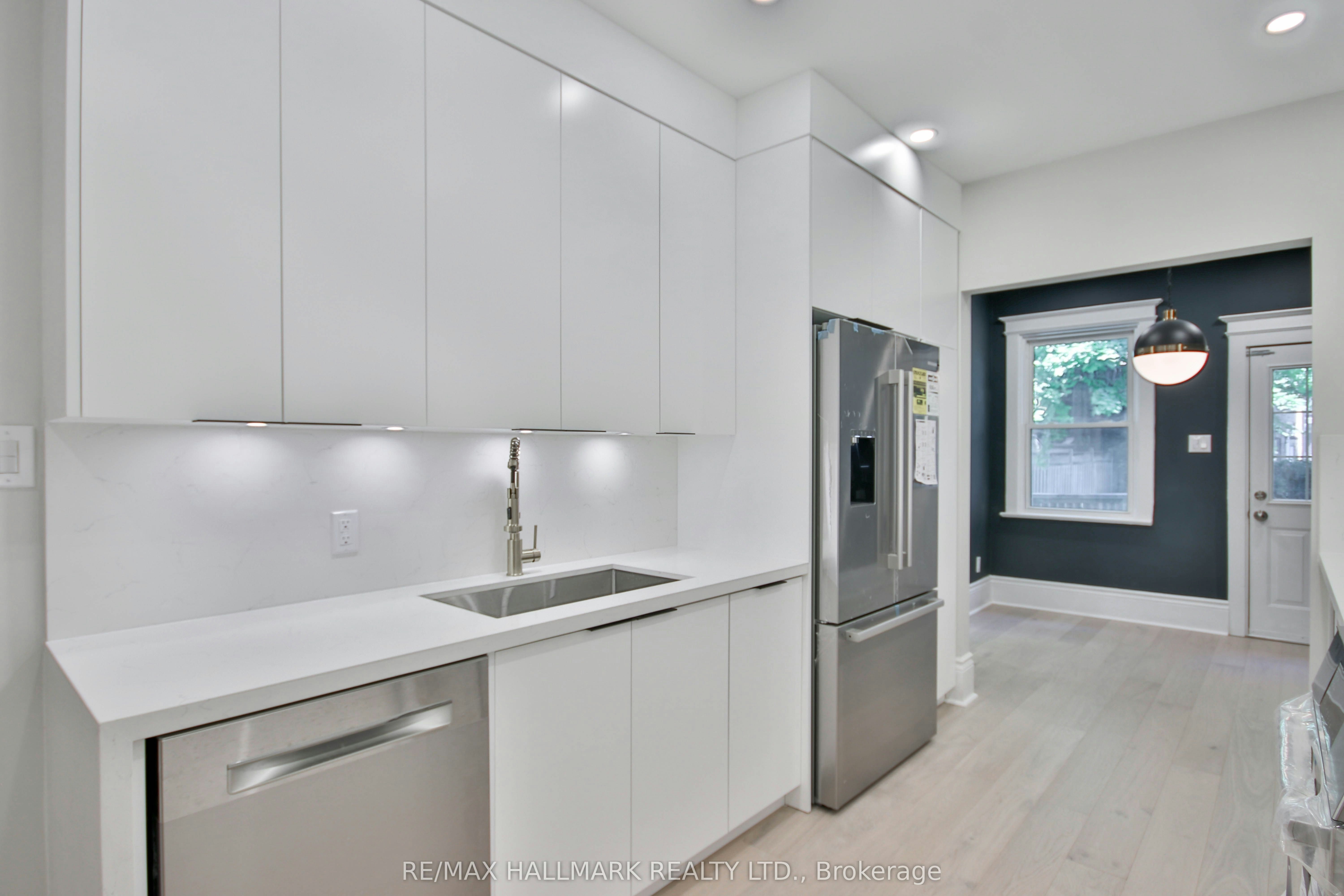 Main Fl-639 Broadview Avenue, Toronto, ON, M4K 2N9 - 17