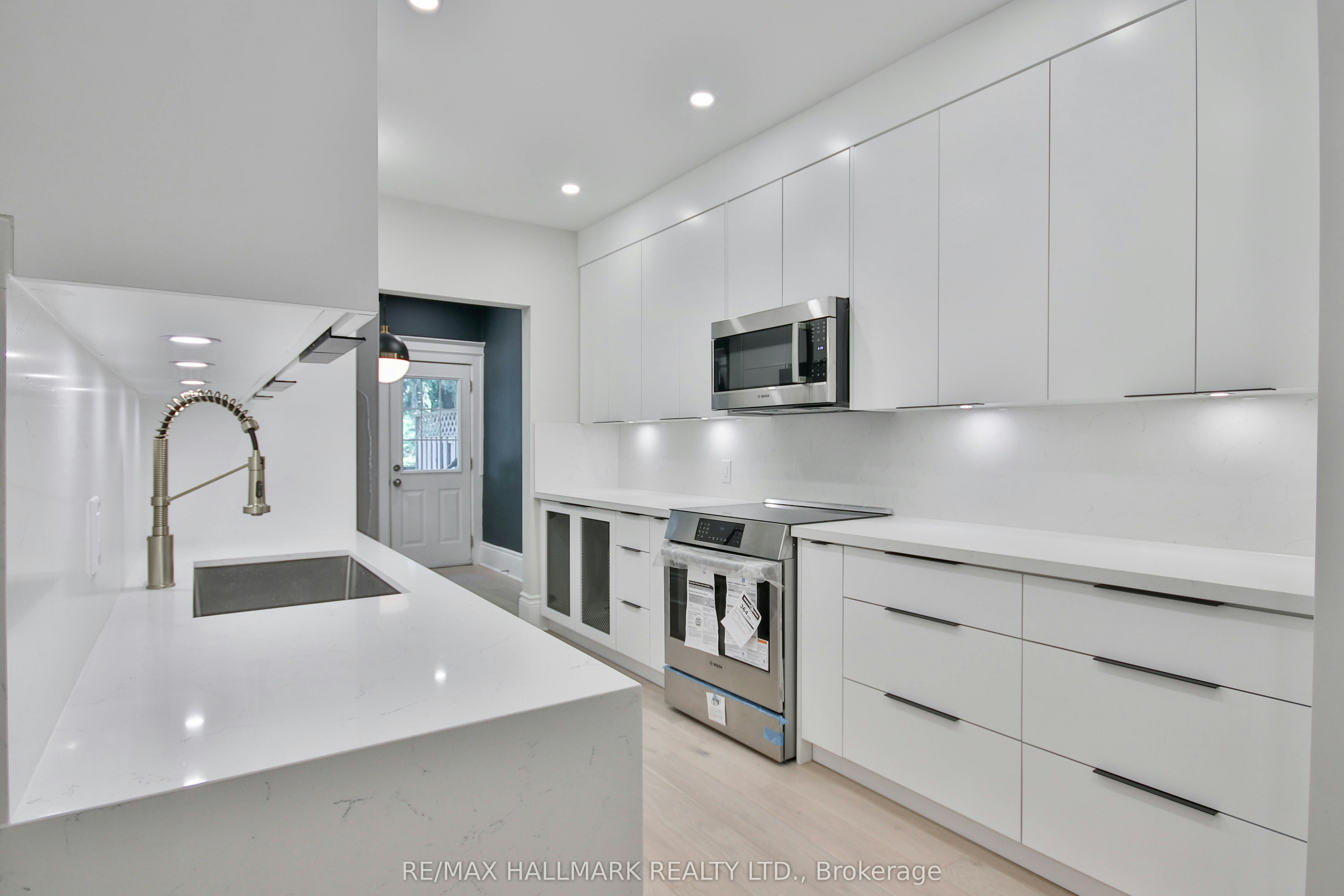 Main Fl-639 Broadview Avenue, Toronto, ON, M4K 2N9 - 15