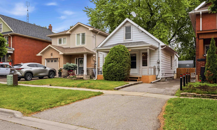 127 Montrave Avenue