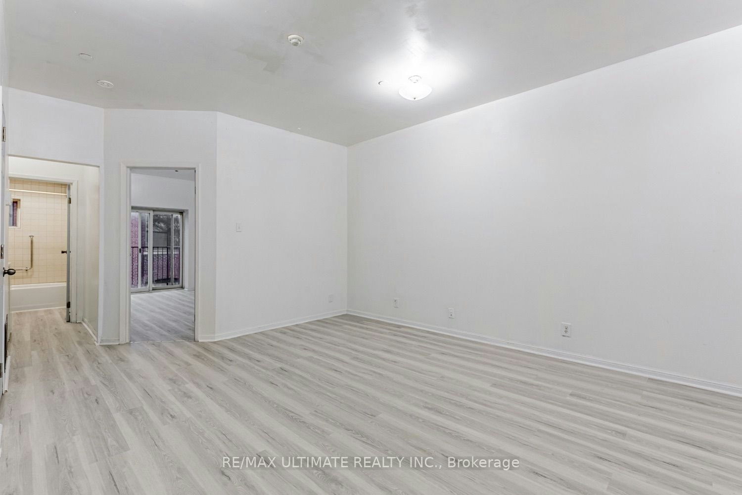 5-996 Queen Street E, Toronto, ON, M4M 1K1 - 9