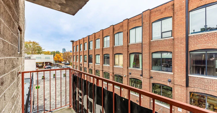 5-996 Queen Street E, Toronto, ON, M4M 1K1 - 4