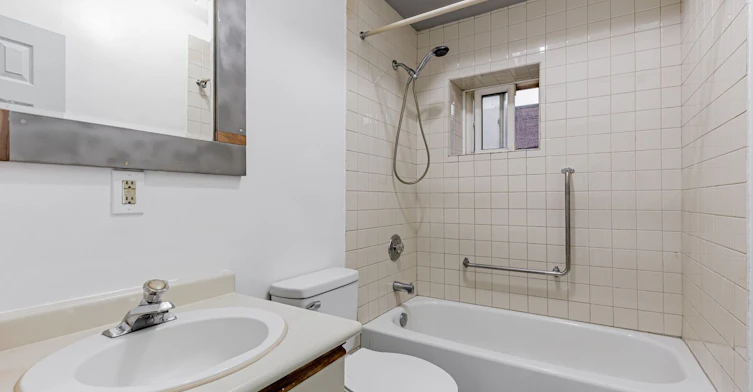 5-996 Queen Street E, Toronto, ON, M4M 1K1 - 11
