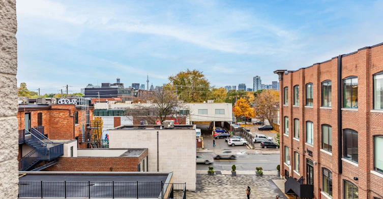 5-996 Queen Street E, Toronto, ON, M4M 1K1
