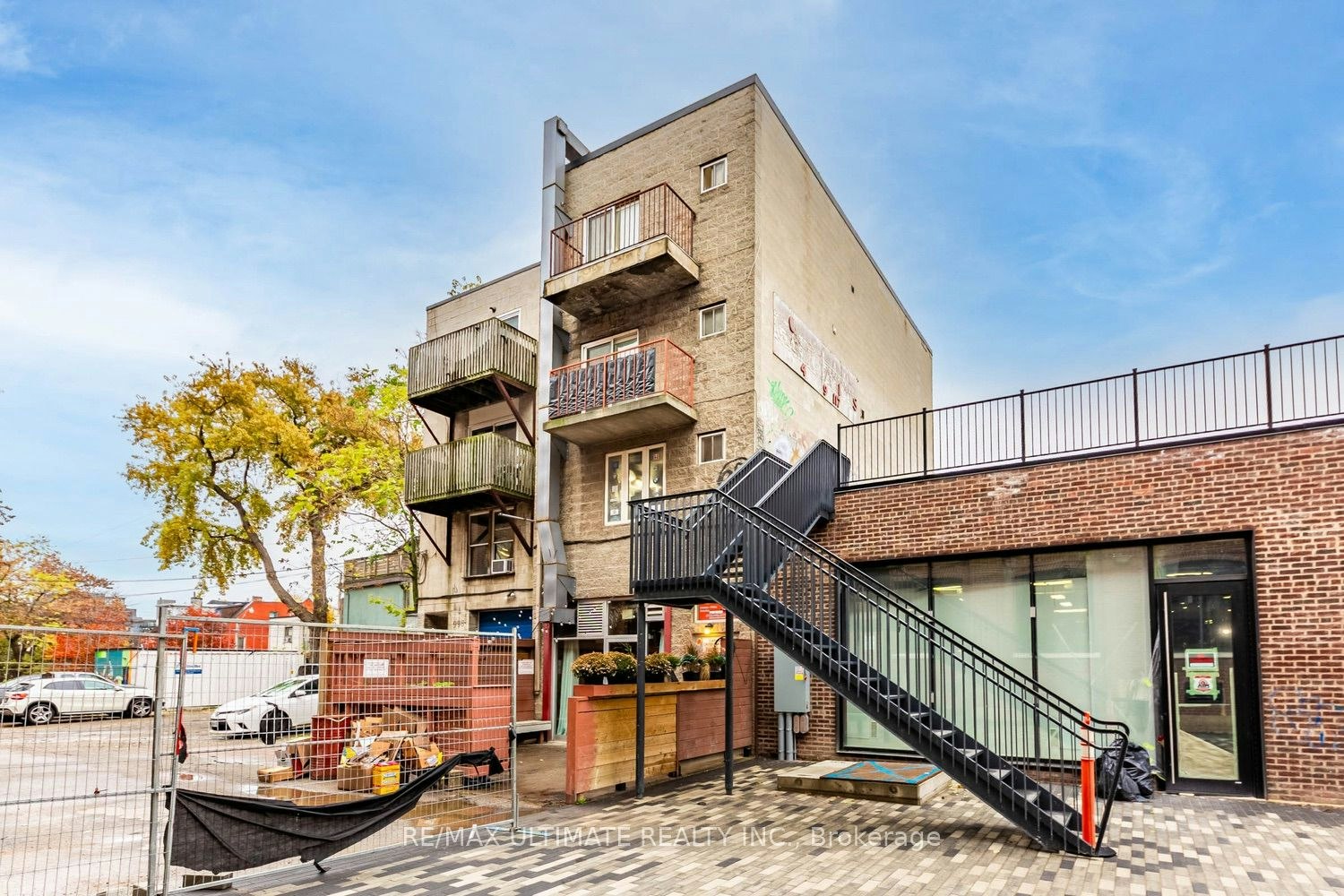 5-996 Queen Street E, Toronto, ON, M4M 1K1 - 2
