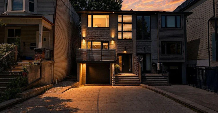 2-32 Eaton Avenue, Toronto, ON, M4J 2Z5
