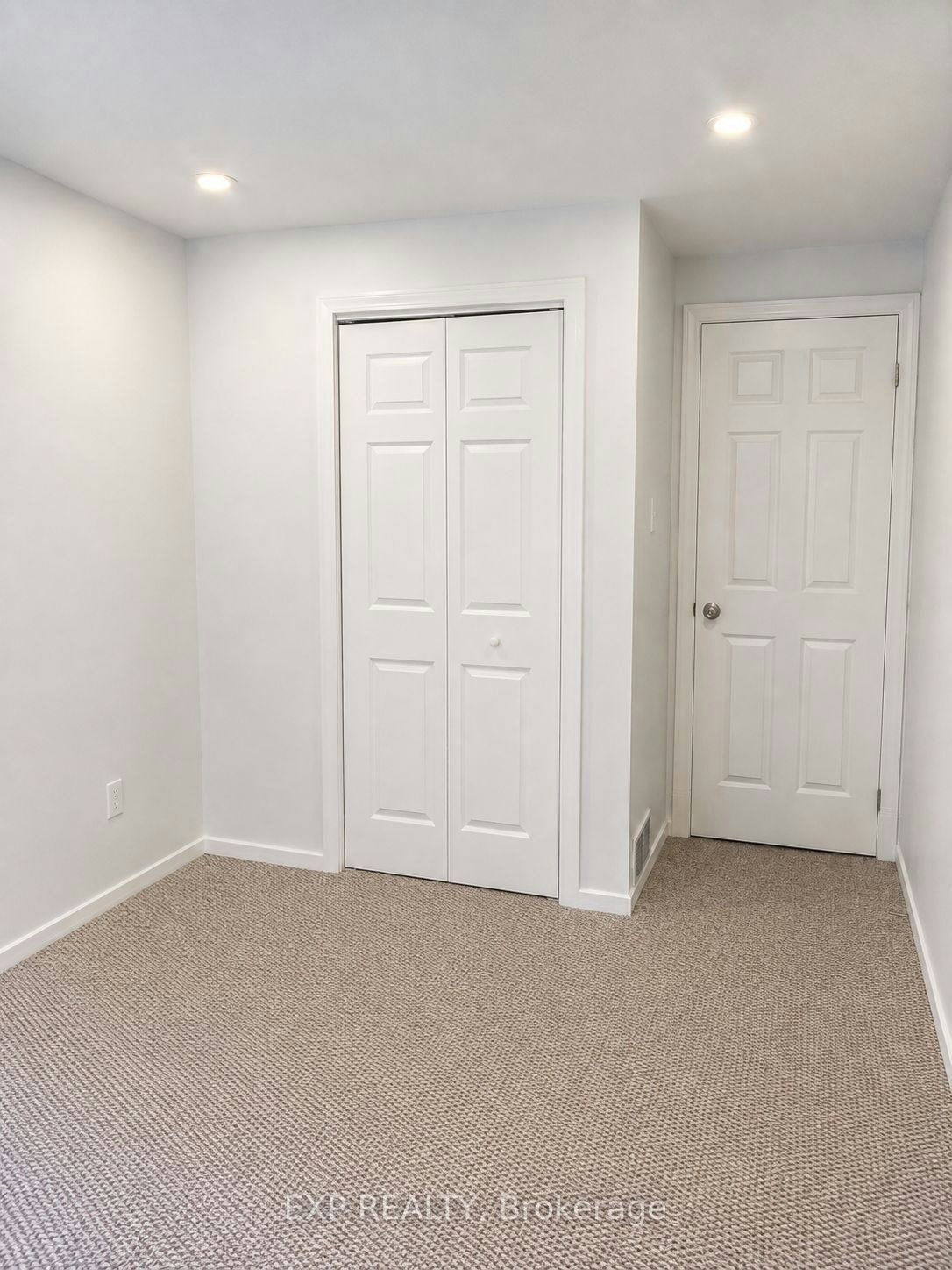 10 - Room C-22 Pearson Street, Oshawa, ON, L1G 7C6