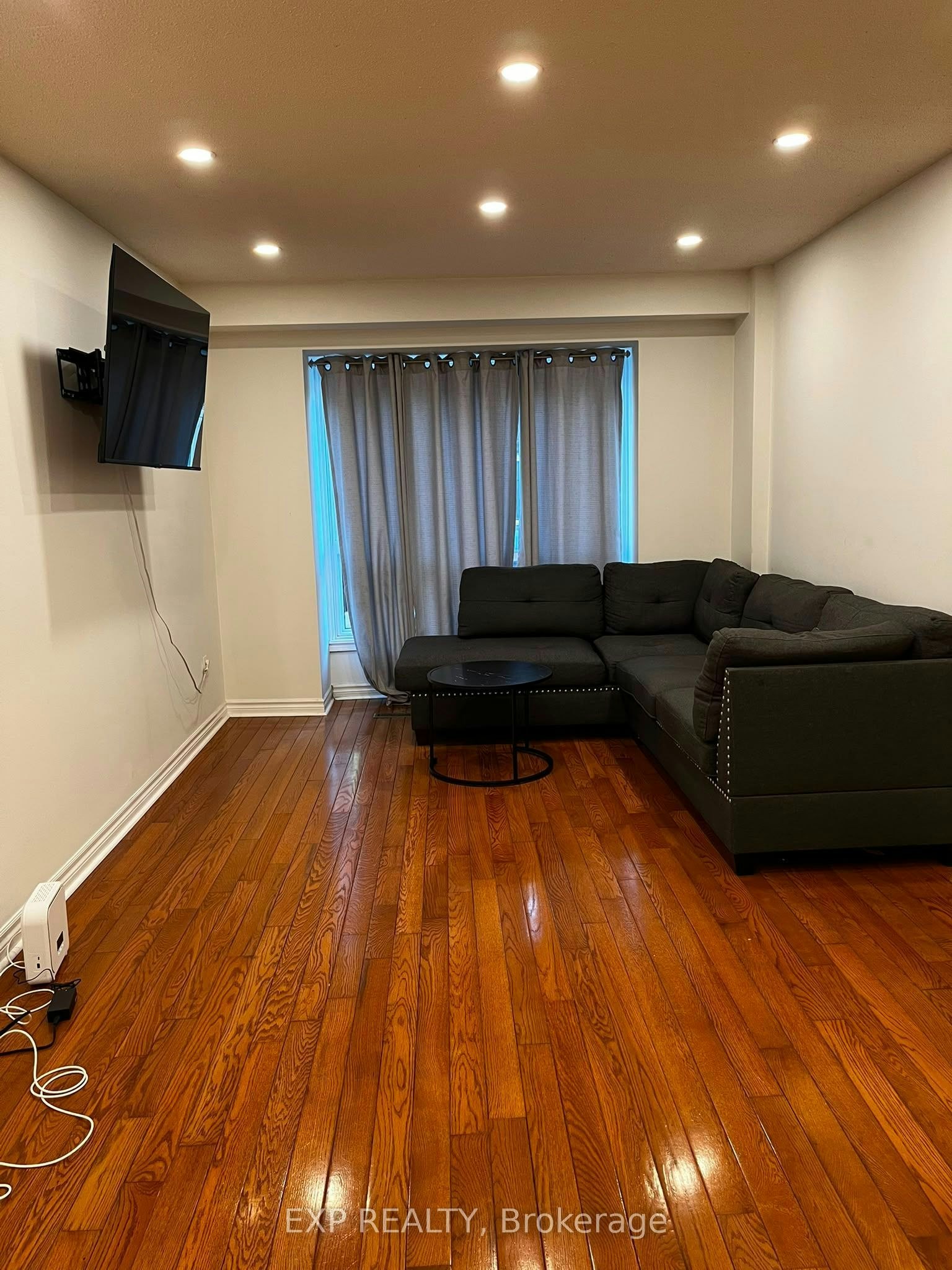 10 - Room C-22 Pearson Street, Oshawa, ON, L1G 7C6 - 7