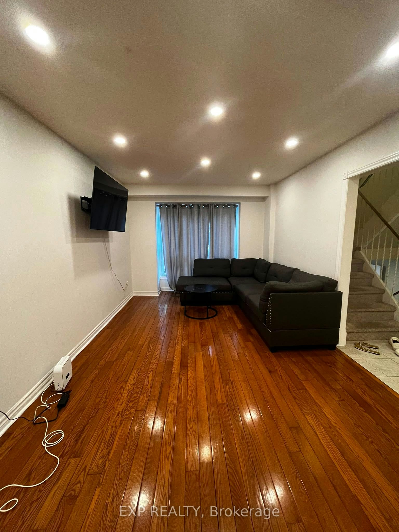 10 - Room C-22 Pearson Street, Oshawa, ON, L1G 7C6