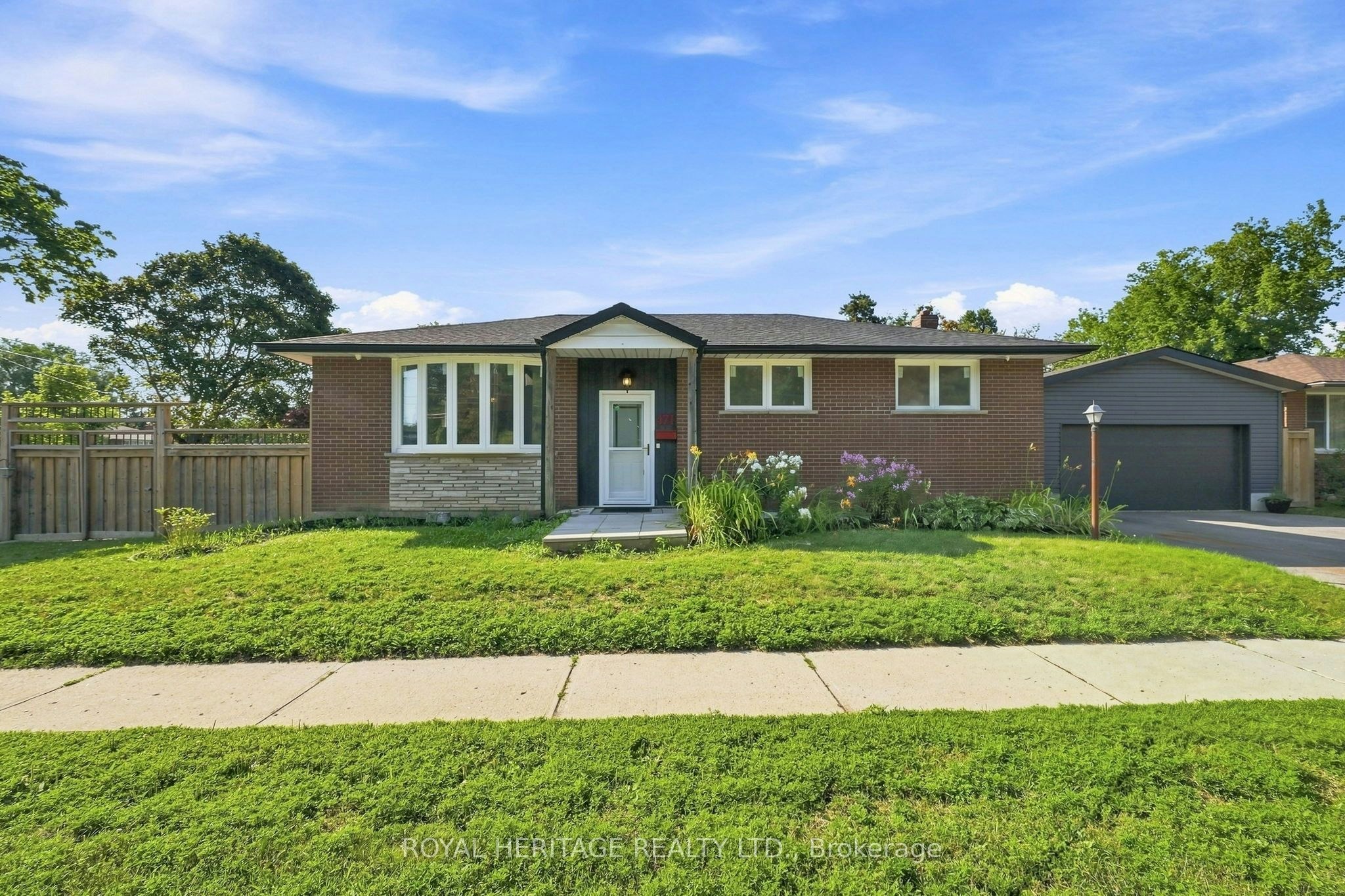471 Rossland Road E, Oshawa, ON, L1G 2X3