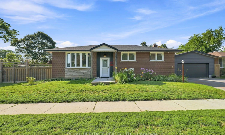 471 Rossland Road E