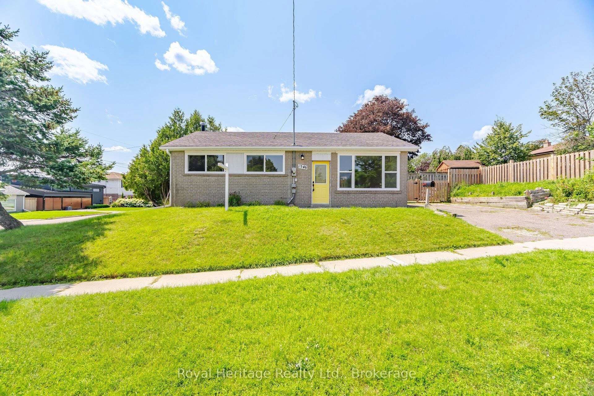 1546 Lakemount Street, Oshawa, ON, L1J 3Y2