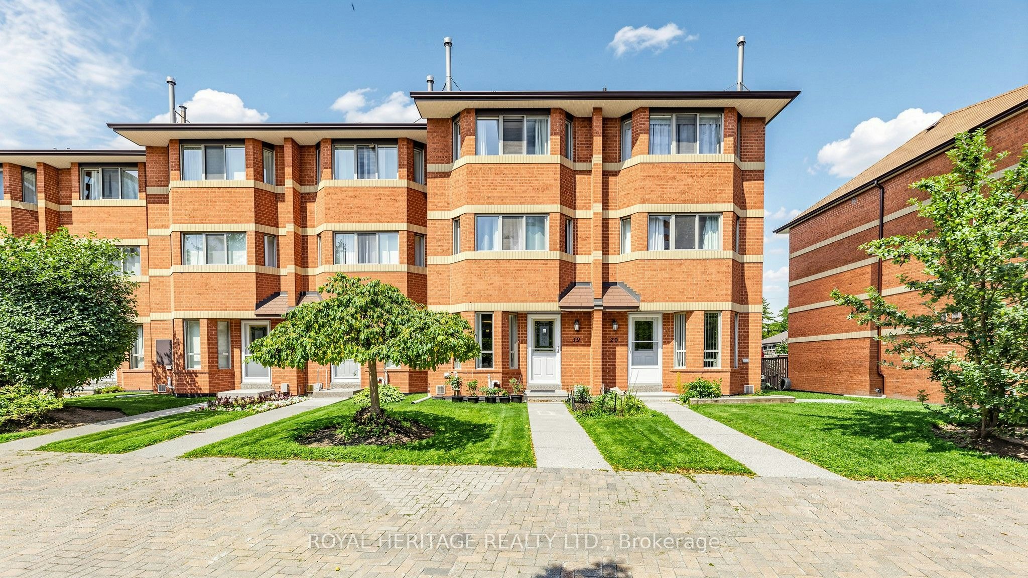 Th 19-2472 Eglinton Avenue E, Toronto, ON, M1K 5J9