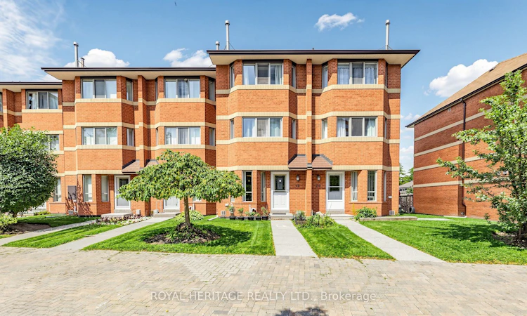 Th 19-2472 Eglinton Avenue E