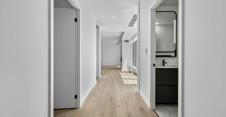 PH1701-1050 Eastern Avenue, Toronto, ON, M4L 0B7 - 9