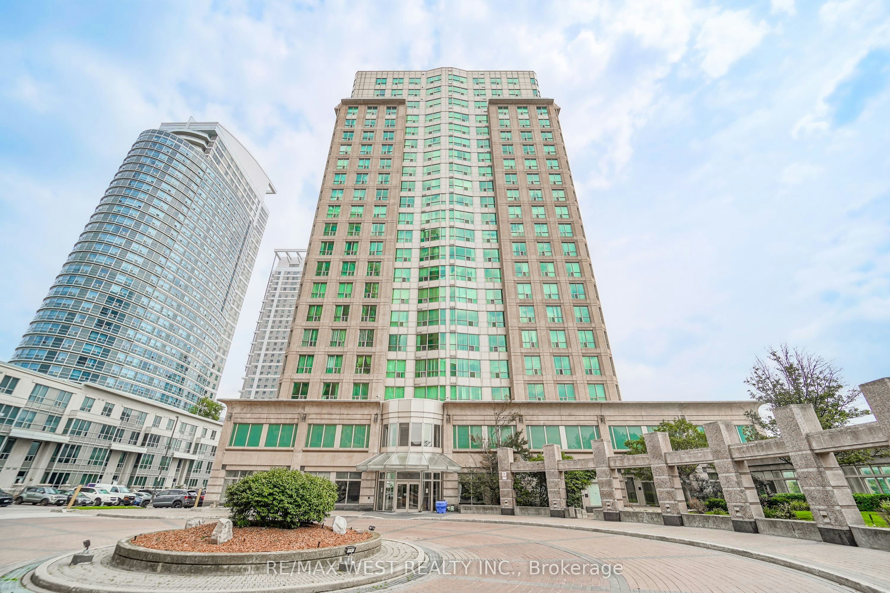 PH103-8 Lee Centre Drive, Toronto, ON, M1H 3H8