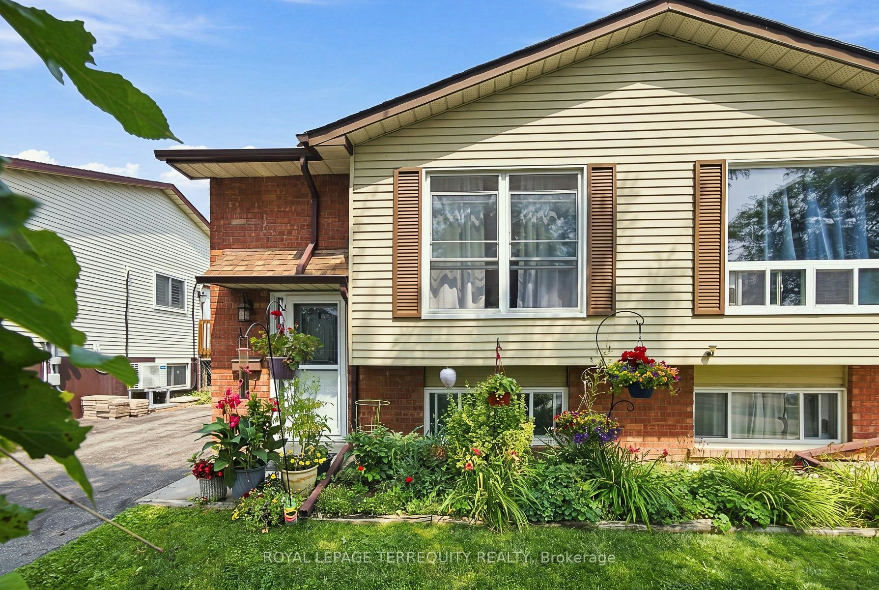 224 Medina Court, Oshawa, ON, L1J 7E1