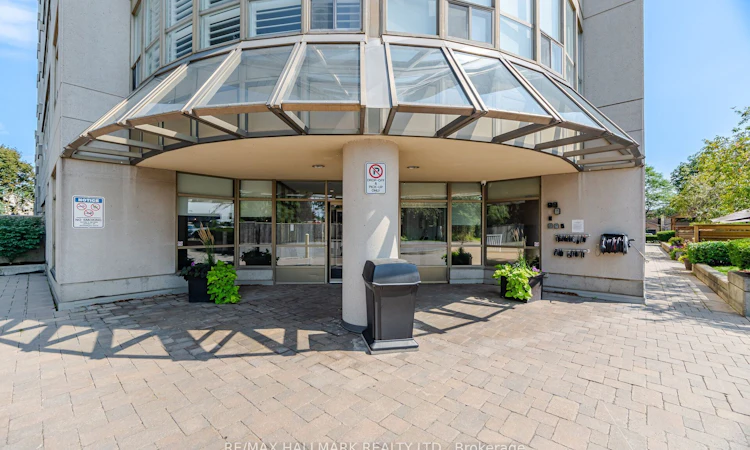 1005-712 Rossland Road E