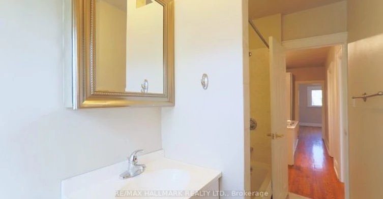 Upper-1481 Queen Street E, Toronto, ON, M4L 1E2 - 21