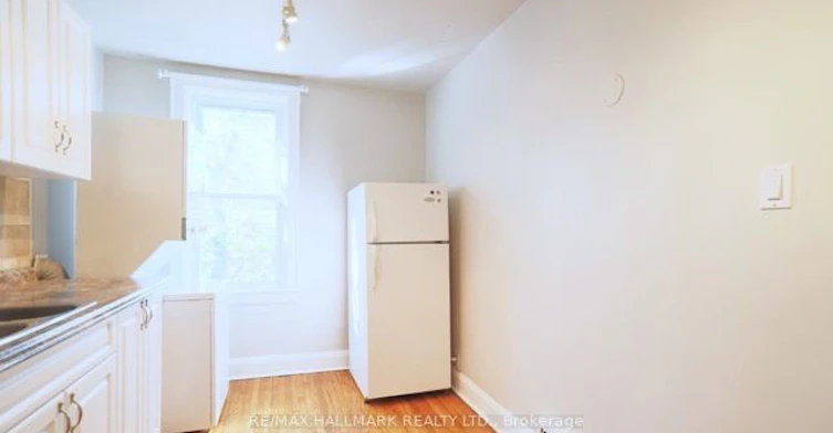 Upper-1481 Queen Street E, Toronto, ON, M4L 1E2 - 10