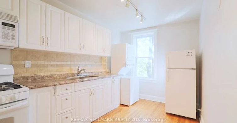 Upper-1481 Queen Street E, Toronto, ON, M4L 1E2 - 9