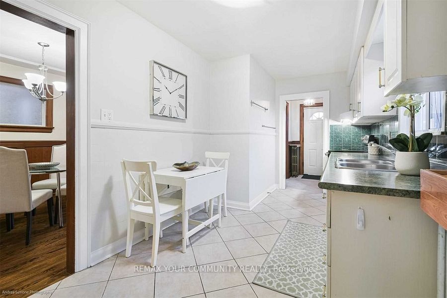 26 Elmsdale Road W, Toronto, ON, M4J 3M4 - 9
