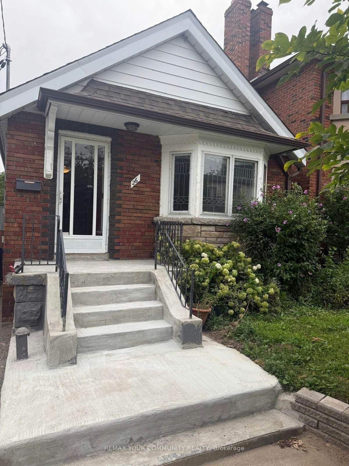 26 Elmsdale Road W, Toronto, ON, M4J 3M4