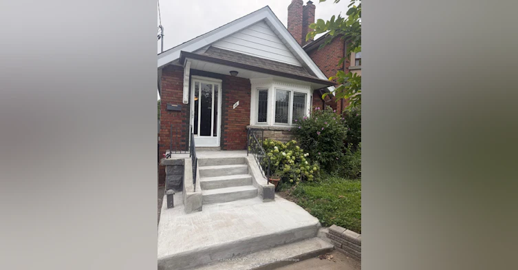 26 Elmsdale Road W, Toronto, ON, M4J 3M4
