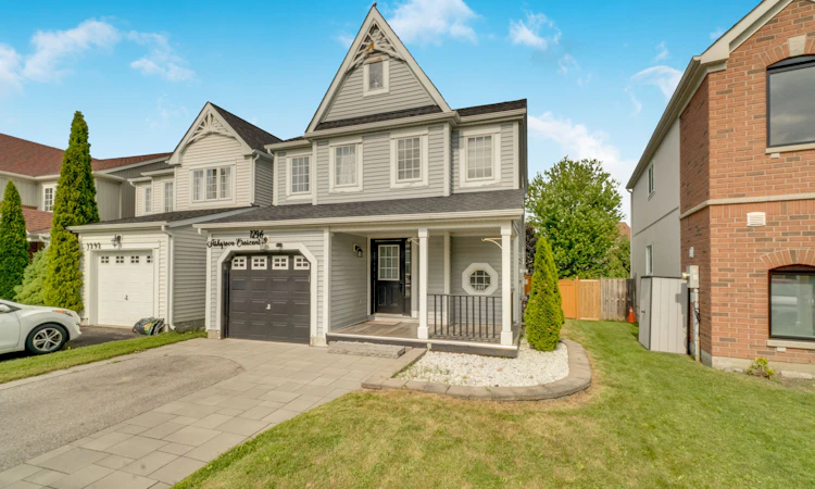 1296 Ashgrove Crescent